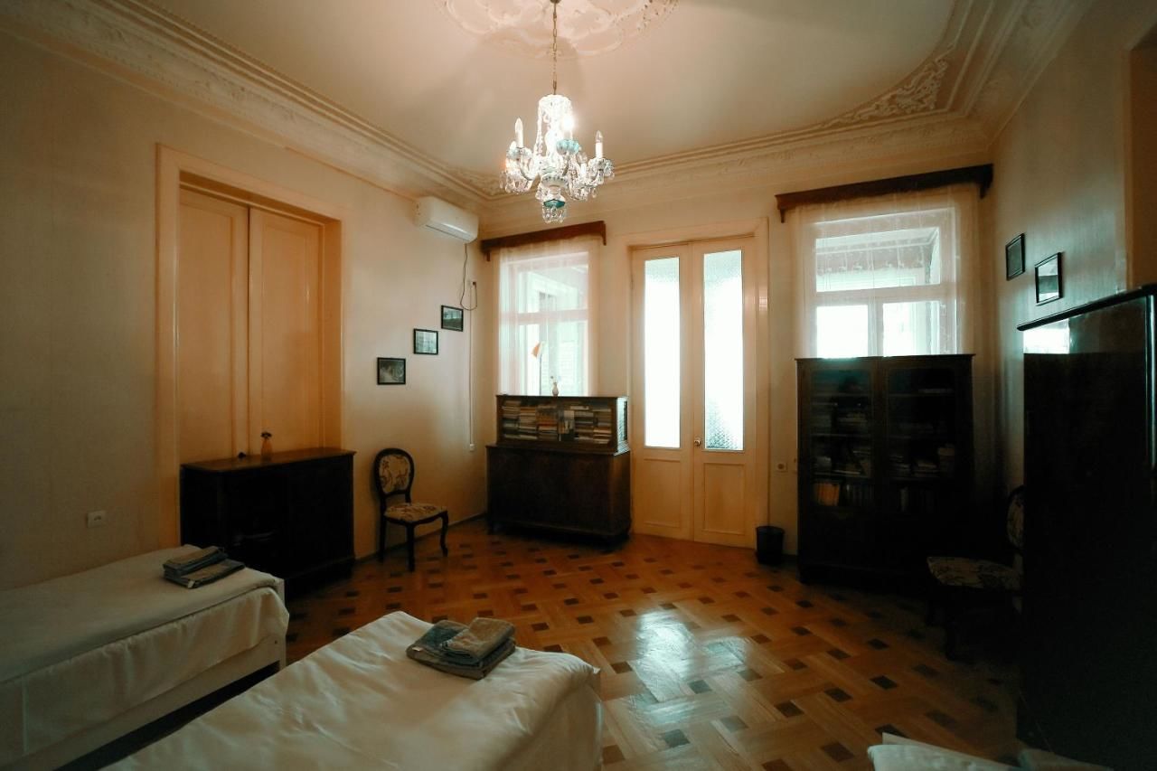 Отели типа «постель и завтрак» Guest House Old Kutaisi Кутаиси