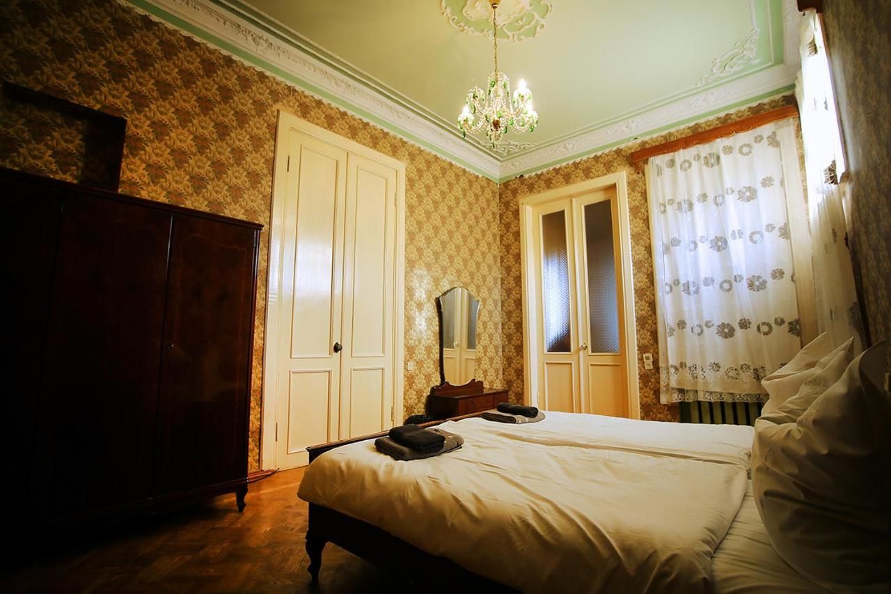 Отели типа «постель и завтрак» Guest House Old Kutaisi Кутаиси-45