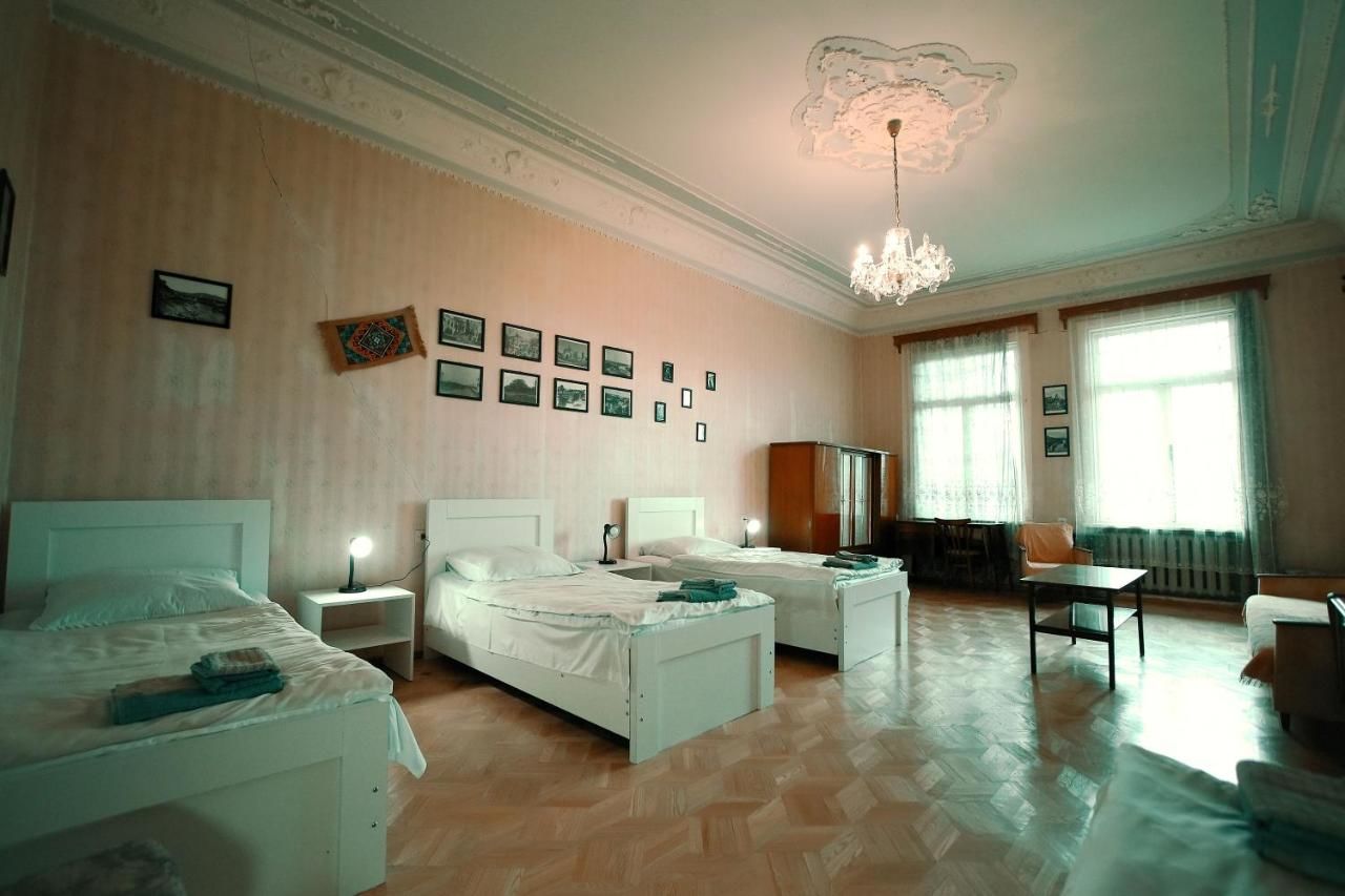 Отели типа «постель и завтрак» Guest House Old Kutaisi Кутаиси-8
