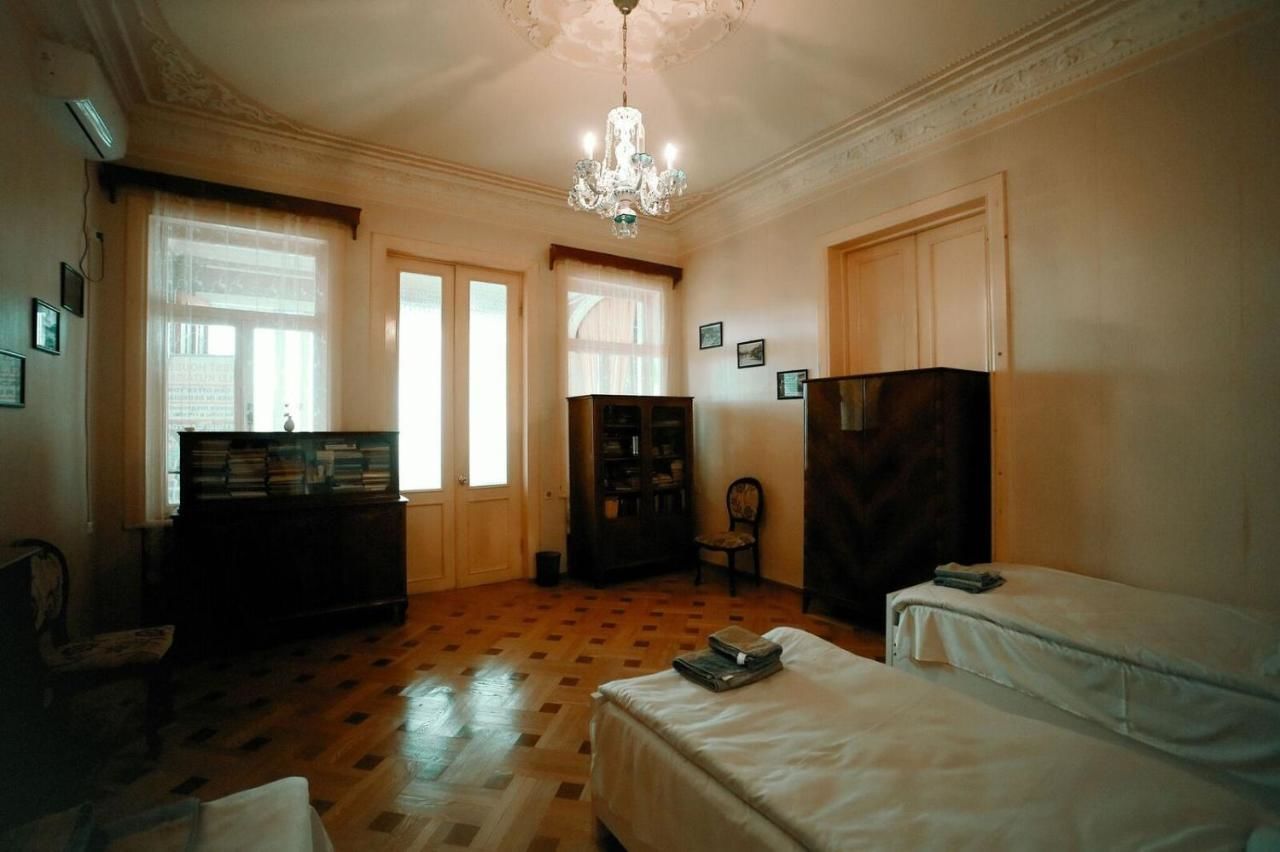 Отели типа «постель и завтрак» Guest House Old Kutaisi Кутаиси