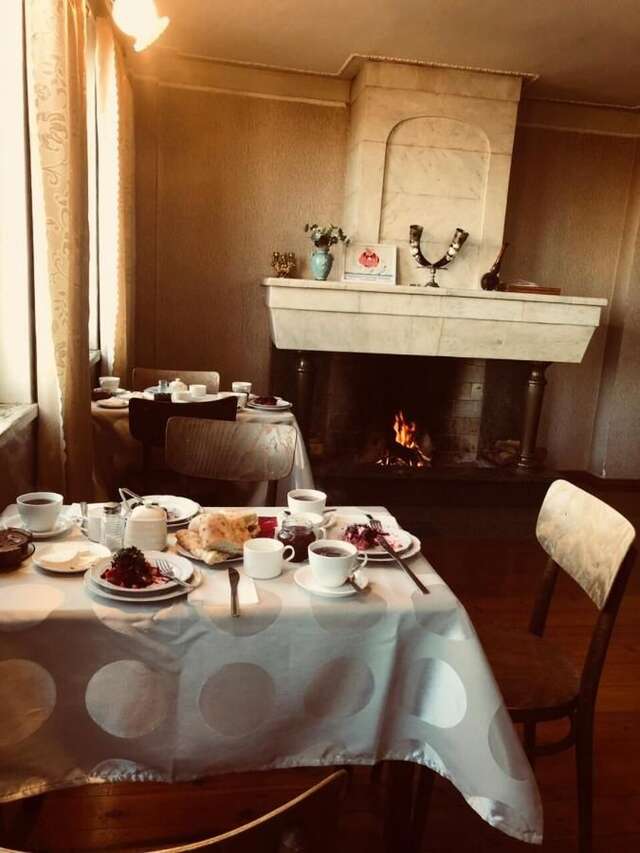 Отели типа «постель и завтрак» Guest House Old Kutaisi Кутаиси-4